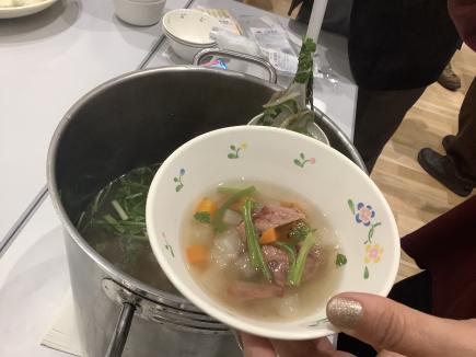 小野寺さんの鹿肉と名取セリ農家・三浦さんのセリを使ったスープ