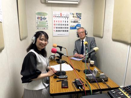 番組パーソナリティーの佐々木 彩香 様と佐藤 司郎 学院長